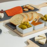 ESTIA ΠΛΑΤΩ ΣΕΡΒΙΡΙΣΜΑΤΟΣ ΣΧΙΣΤΟΛΙΘΟΥ ΜΕ ΞΥΛΙΝΗ ΒΑΣΗ & 3 ΜΠΟΛ ΜΕ ΚΟΥΤΑΛΙ 28x11cm - Image 3